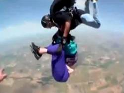 прыжок с парашютом бабушки